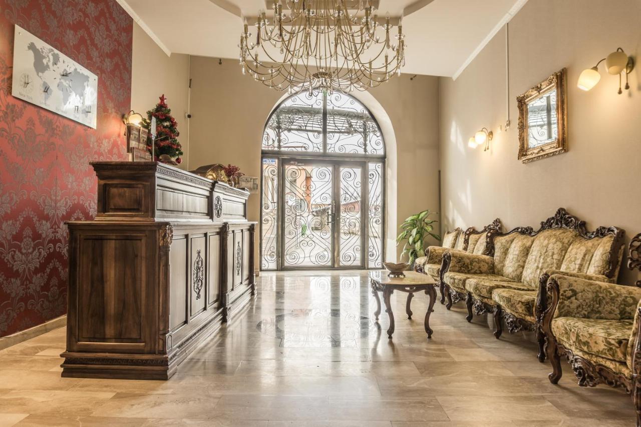 Hotel Ferdinand Haţeg Extérieur photo