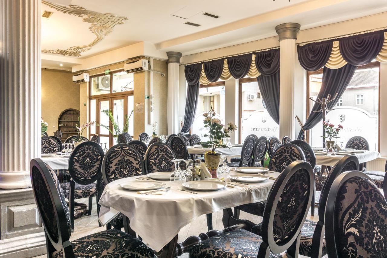 Hotel Ferdinand Haţeg Extérieur photo