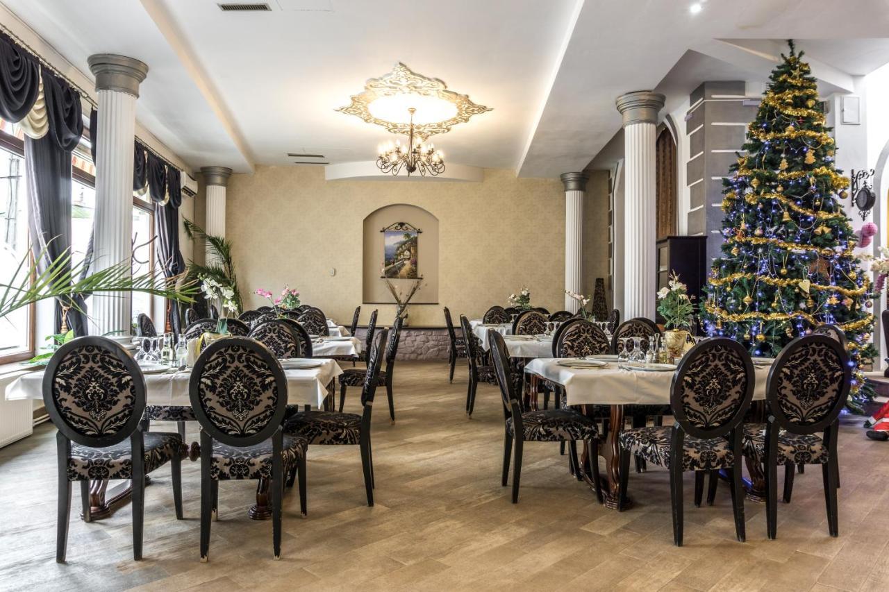 Hotel Ferdinand Haţeg Extérieur photo