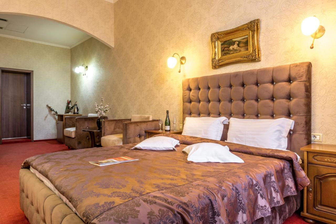 Hotel Ferdinand Haţeg Extérieur photo