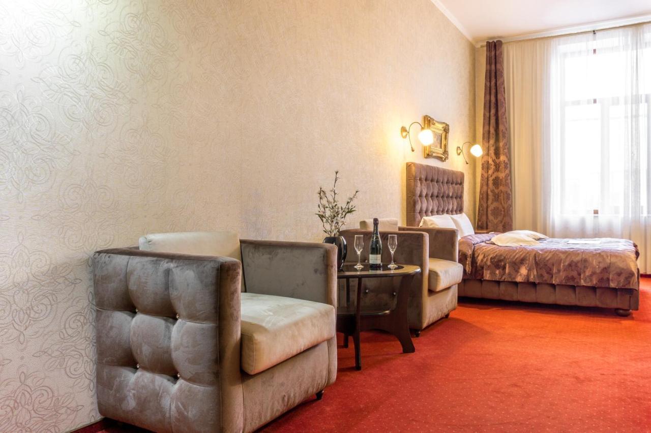 Hotel Ferdinand Haţeg Extérieur photo