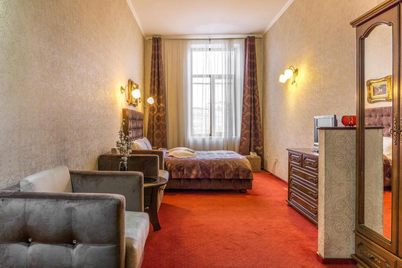 Hotel Ferdinand Haţeg Extérieur photo