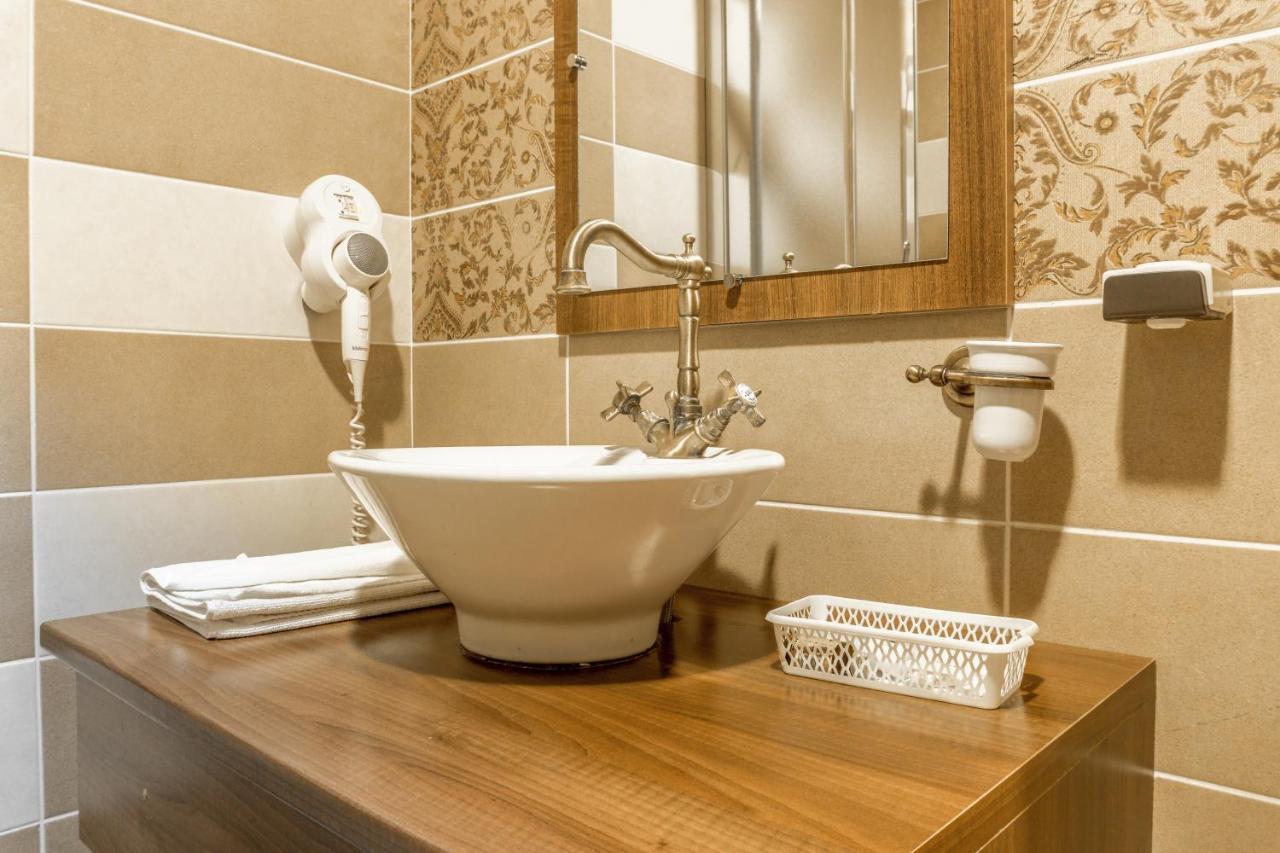 Hotel Ferdinand Haţeg Extérieur photo