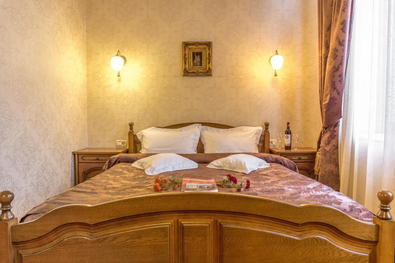 Hotel Ferdinand Haţeg Extérieur photo