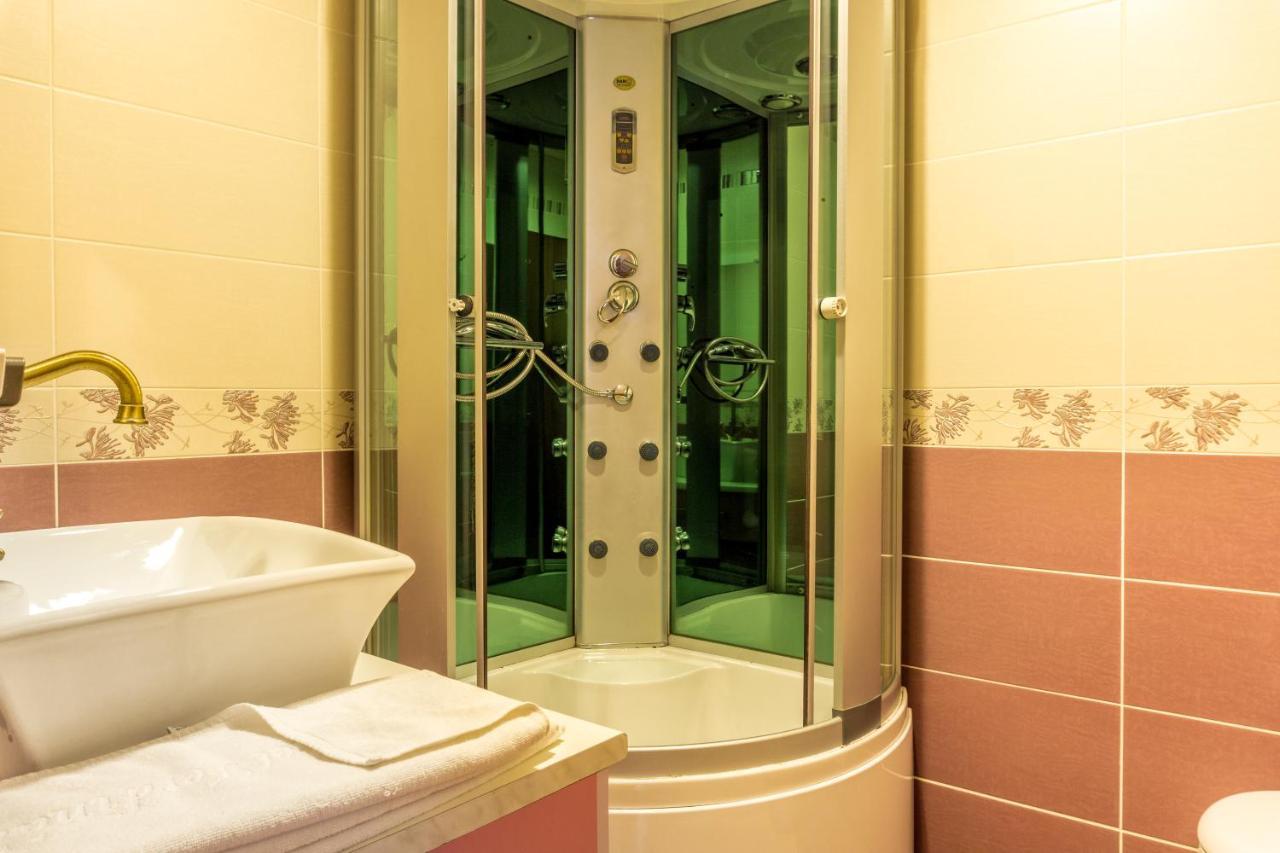 Hotel Ferdinand Haţeg Extérieur photo