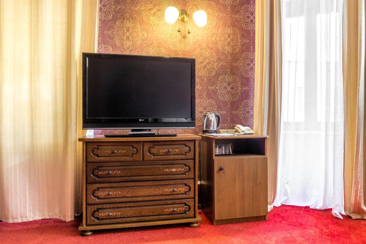 Hotel Ferdinand Haţeg Extérieur photo