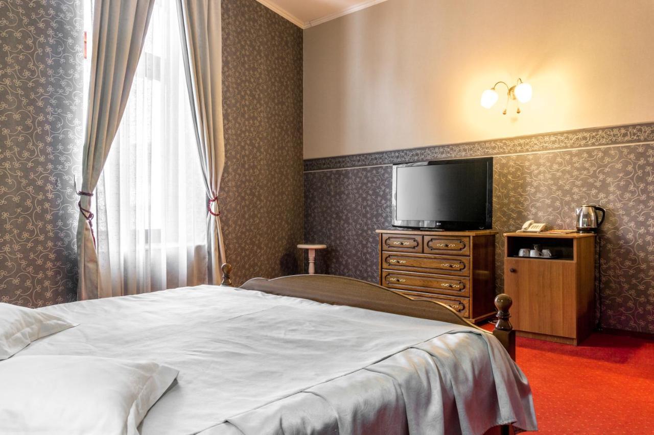 Hotel Ferdinand Haţeg Extérieur photo