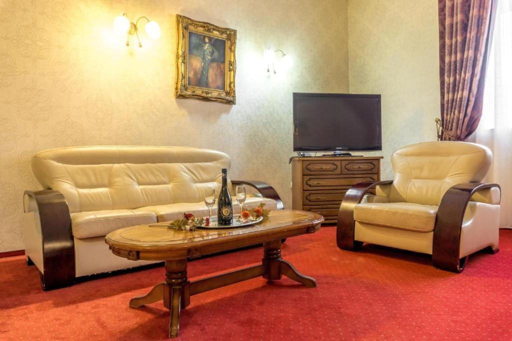 Hotel Ferdinand Haţeg Extérieur photo
