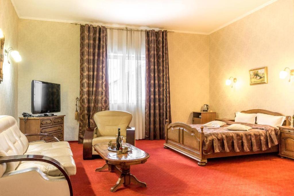 Hotel Ferdinand Haţeg Extérieur photo